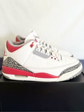 AUTHENTIC Jordan 3 Retro Fire Red size 9.5 
DN3707-160 2022 PRE-OWNED